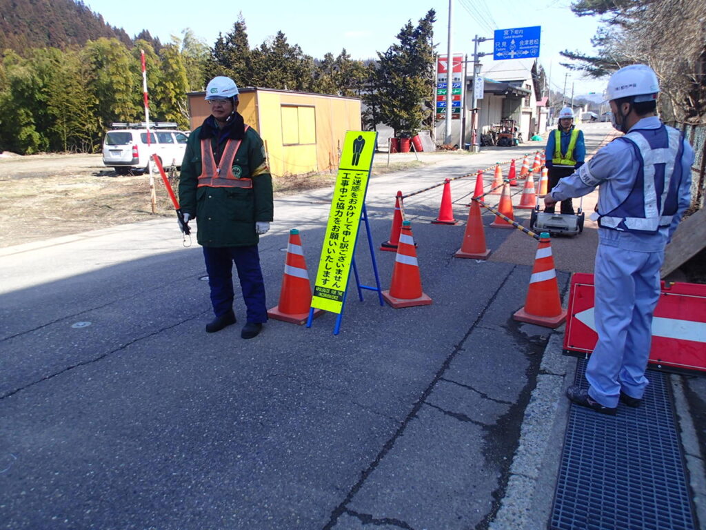 福島県発注工事　薄層カラー舗装工事 施工写真5