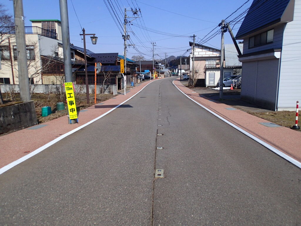 福島県発注工事　薄層カラー舗装工事 施工写真4