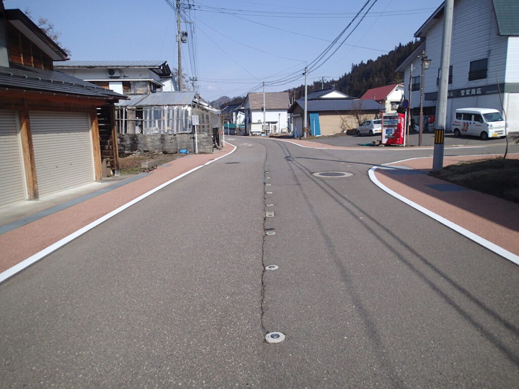 福島県発注工事　薄層カラー舗装　2024年 施工写真2