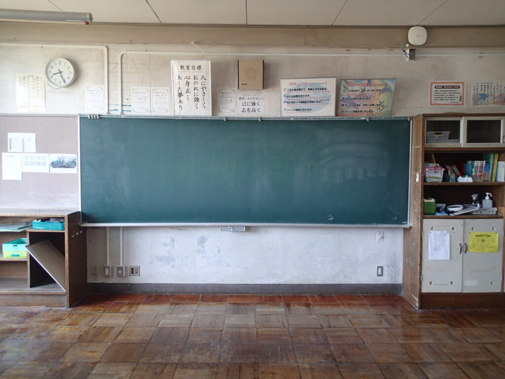 黒板塗装 施工写真1
