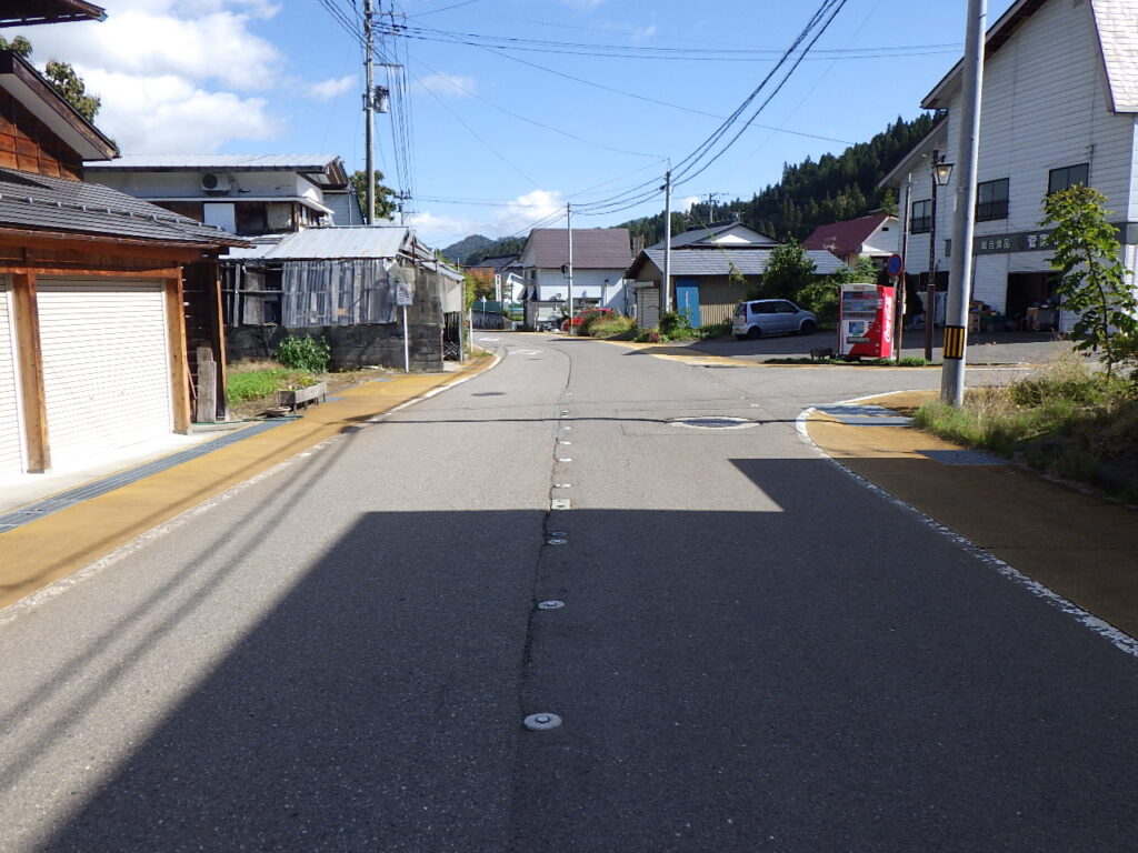 福島県発注工事　薄層カラー舗装　2024年 施工写真1