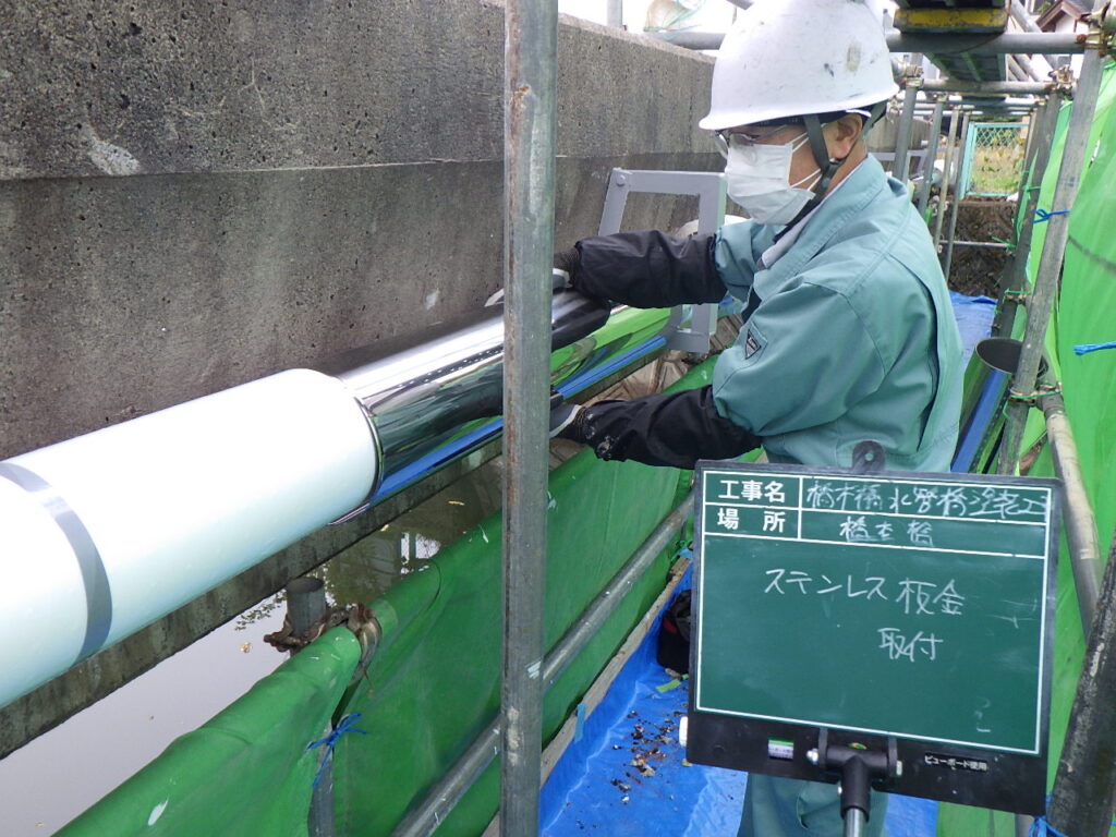劣化した水管橋をキレイにしました。 施工写真3